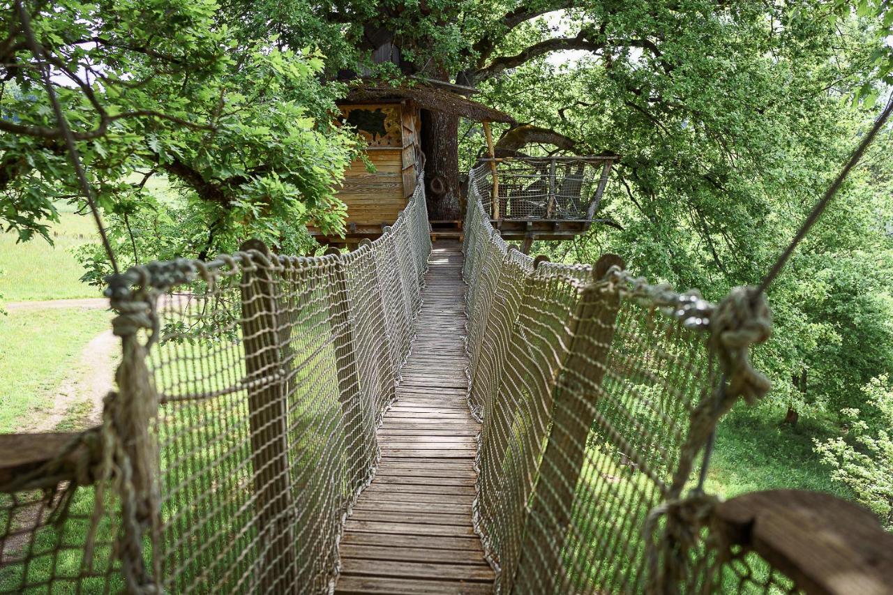 Cabane Perchee Dans Les Arbres Saint-Hilaire-en-Morvan Exterior photo